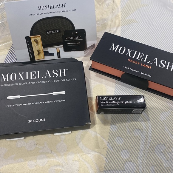 💕NEW!!! MOXIELASH MAGNETIC EYELASH KIT💕 - Picture 4 of 6